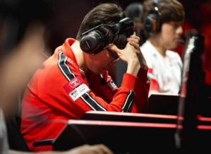 Faker传奇：电竞之王的霸气风采
