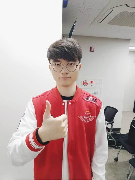 Faker:电竞传奇的高清瞬间