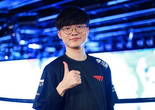 Faker与ShowMaker:英雄联盟中单王者的传承与对决