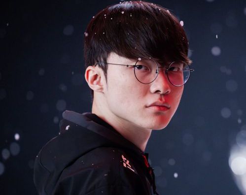 Faker经典憋笑表情包:电竞圈的表情管理大师
