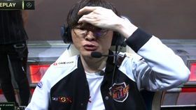 Faker的紧张时刻:当电竞传奇也手抖