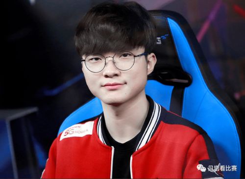 Faker的传奇职业生涯:从新人到英雄联盟之王