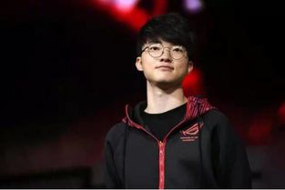 《虚拟与现实交织的“Faker Day”:一场关于身份与表演的狂欢》