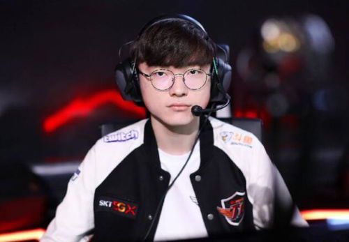 Faker与Doinb：英雄联盟中单之王的风格对决