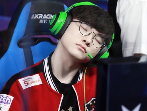 Faker依然征战赛场:传奇未落幕